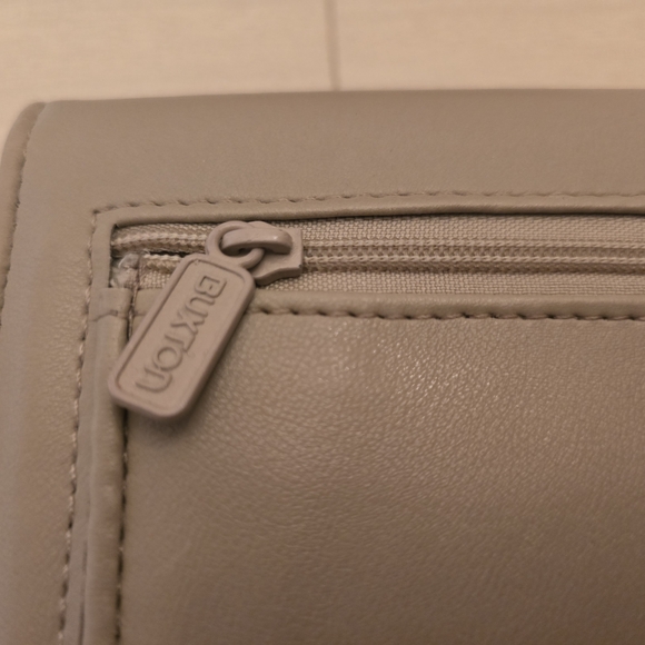 Buxton Tan Wallet/Crossbody, Excellent Condition, Missing Chain - Picture 5 of 13